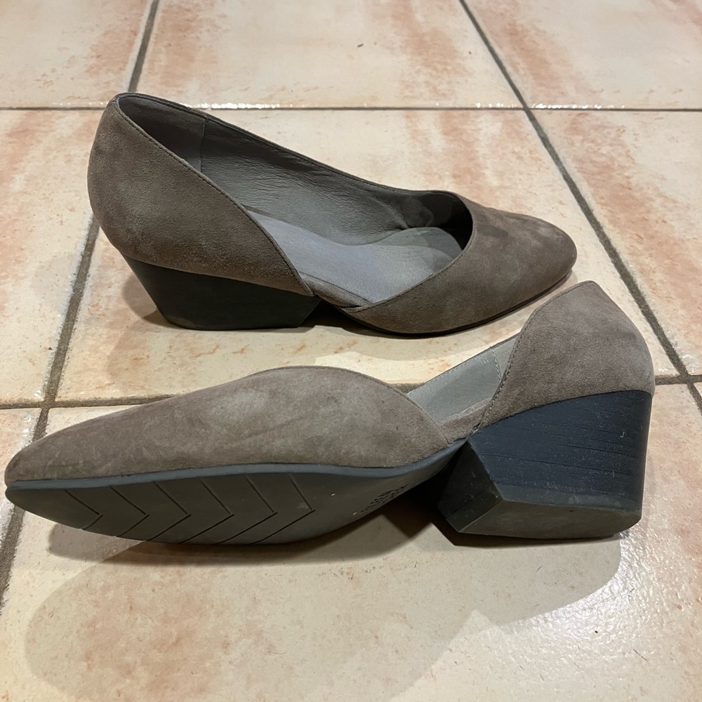 Eileen Fisher grey suede wedge heels size 8M